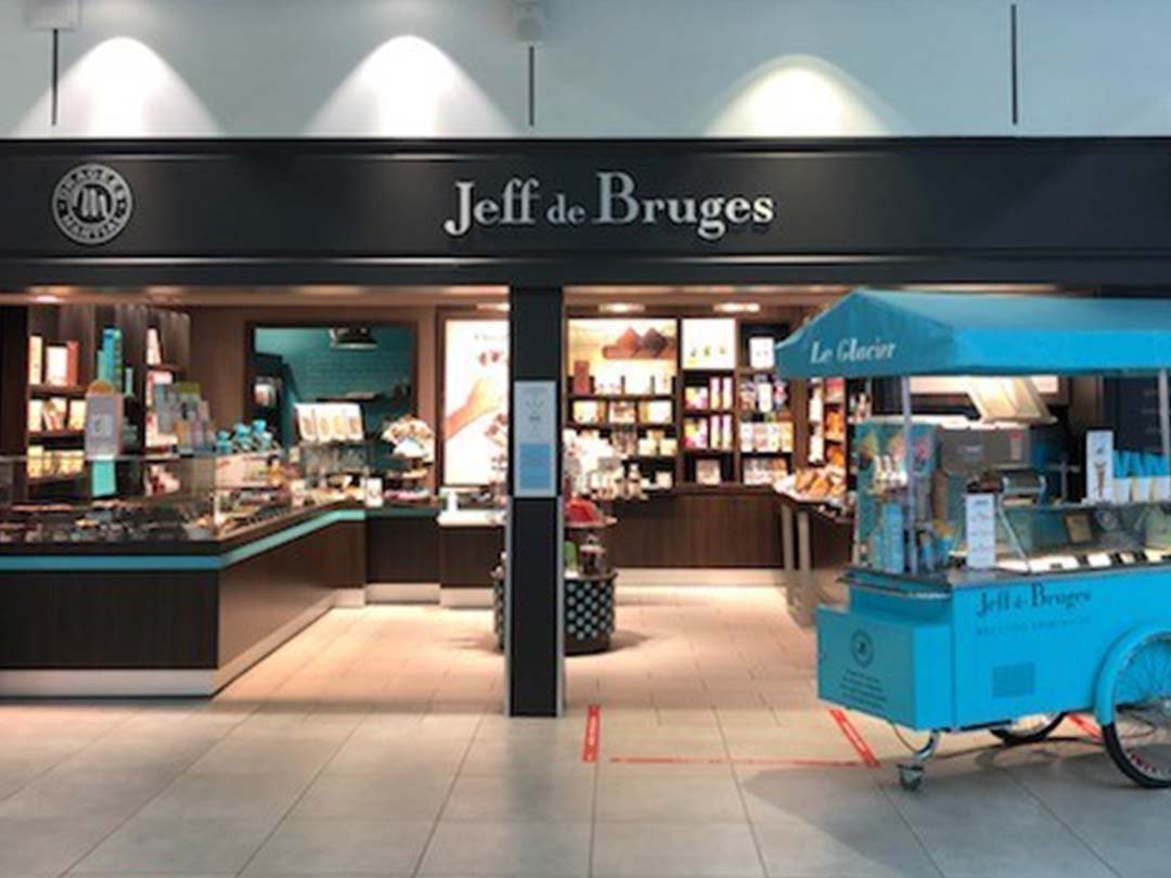 ✏️ A personnaliser, Boite carrée marron - 33 chocolats assortis avec barre  lait avec personnalisation - Jeff de Bruges