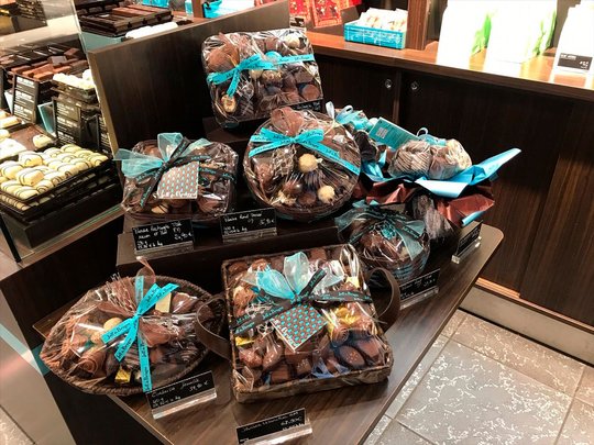 Pour la fête des pères si vous passiez chez 'Jeff de Bruges' pour offrir  des coffrets de chocolats de l'Euro ? -  - Toute l'info sur  le Grand Chalon et en